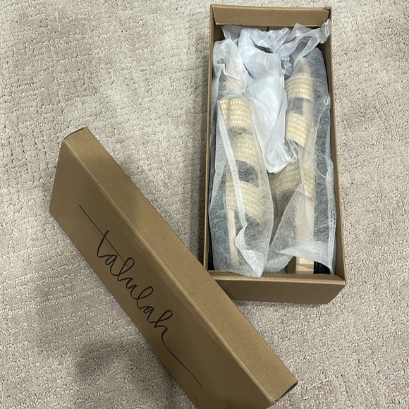 Talulah Chani Velcro Slide Natural Raffia, Size 9 - Picture 3 of 7